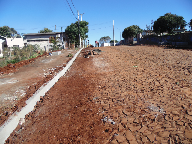 PAVIMENTAÇÃO ASFÁLTICA NA RUA ARSÊNIO R. DA SILVA